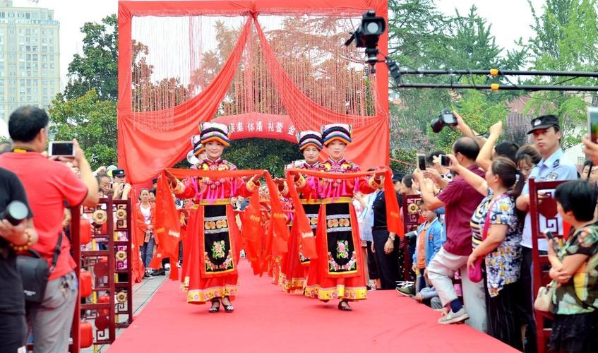 情定七夕 陕西宁强首届羌族集体婚礼暨金婚纪念庆典